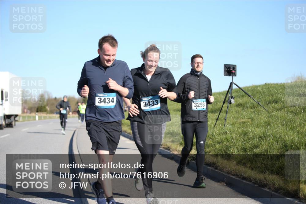 06.04.2025 - 44. Internationalen Wilhelmsburger Insellauf Jannik Wohlers http://msf.ph/oto/7616906 06.04.2025 09:40:01 Laufen 3434, 3433, 3293 meine-sportfotos.de