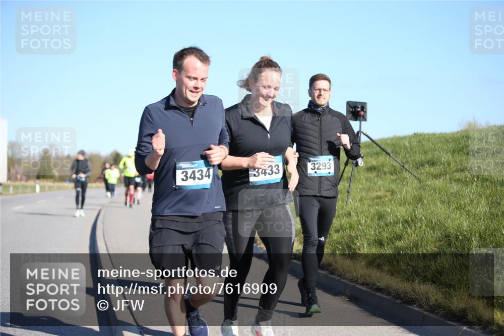 06.04.2025 - 44. Internationalen Wilhelmsburger Insellauf Jannik Wohlers http://msf.ph/oto/7616909 06.04.2025 09:40:01 Laufen 3434, 3433, 3293 meine-sportfotos.de