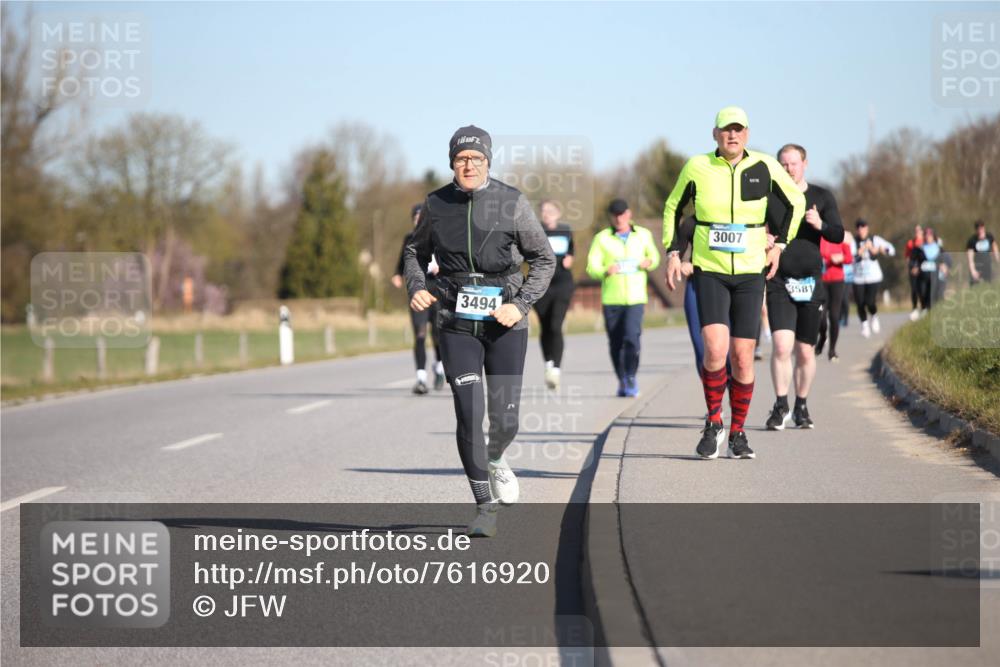 06.04.2025 - 44. Internationalen Wilhelmsburger Insellauf Jannik Wohlers http://msf.ph/oto/7616920 06.04.2025 09:40:04 Laufen 3494, 3007, 3581 meine-sportfotos.de