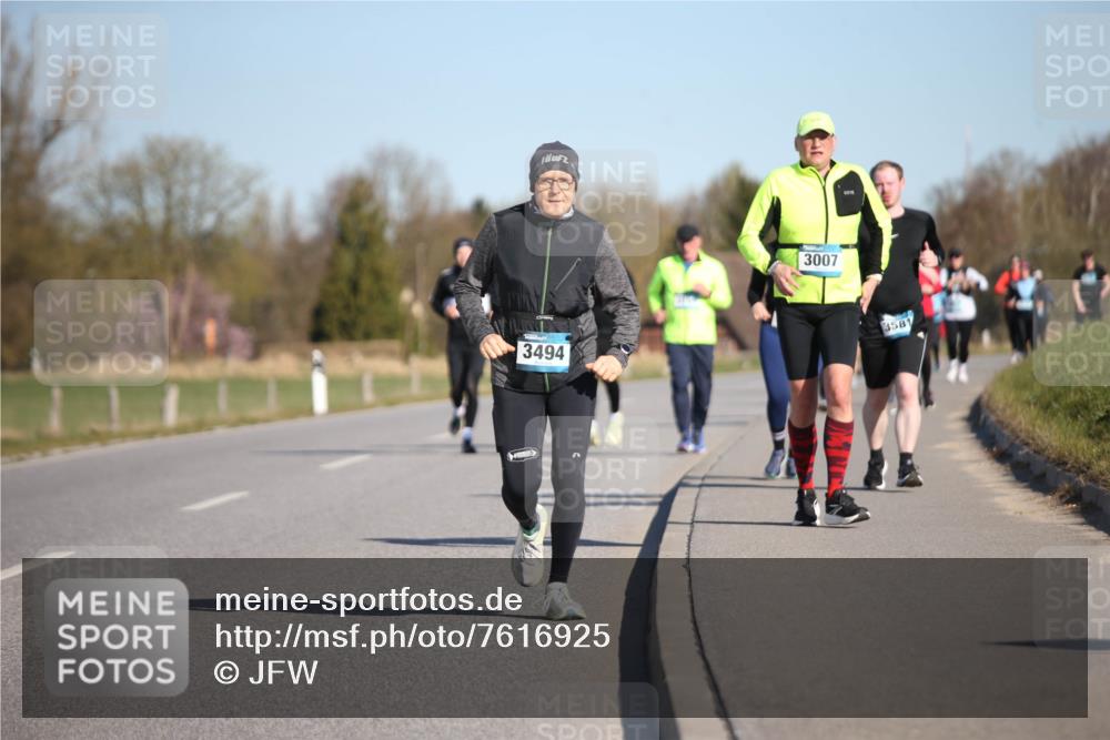 06.04.2025 - 44. Internationalen Wilhelmsburger Insellauf Jannik Wohlers http://msf.ph/oto/7616925 06.04.2025 09:40:04 Laufen 3494, 3007, 3581 meine-sportfotos.de