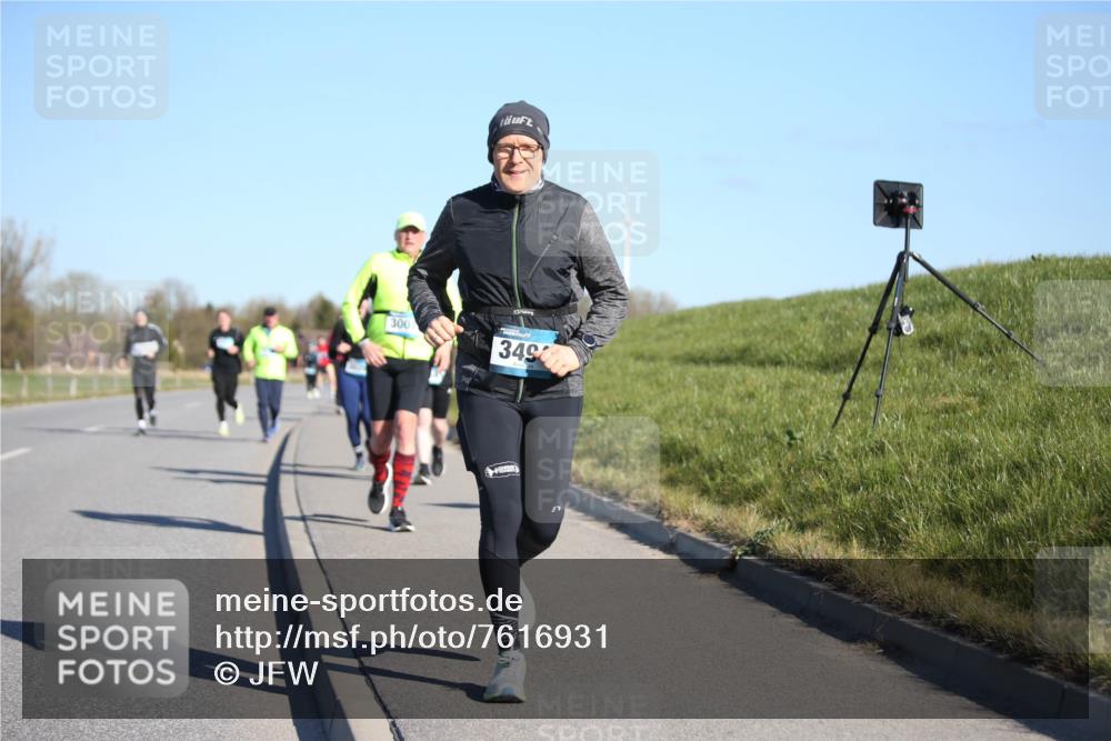 06.04.2025 - 44. Internationalen Wilhelmsburger Insellauf Jannik Wohlers http://msf.ph/oto/7616931 06.04.2025 09:40:09 Laufen 300, 349 meine-sportfotos.de