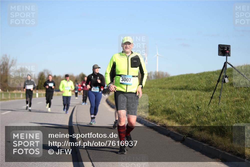 06.04.2025 - 44. Internationalen Wilhelmsburger Insellauf Jannik Wohlers http://msf.ph/oto/7616937 06.04.2025 09:40:11 Laufen 3025, 3007 meine-sportfotos.de