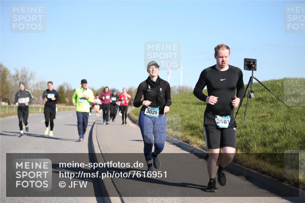 06.04.2025 - 44. Internationalen Wilhelmsburger Insellauf Jannik Wohlers http://msf.ph/oto/7616951 06.04.2025 09:40:14 Laufen 3025, 3581 meine-sportfotos.de