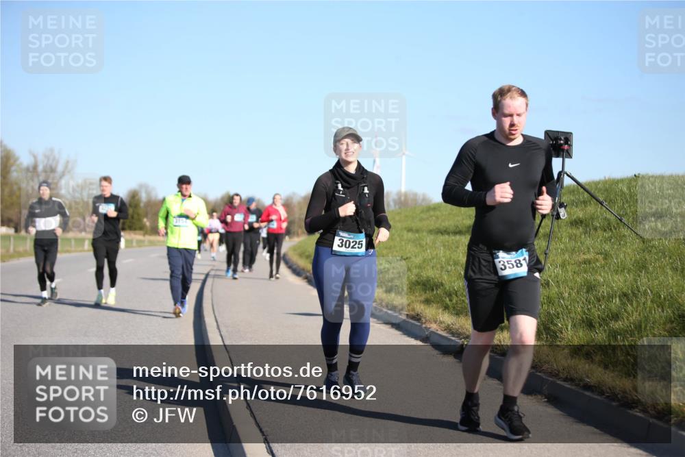 06.04.2025 - 44. Internationalen Wilhelmsburger Insellauf Jannik Wohlers http://msf.ph/oto/7616952 06.04.2025 09:40:14 Laufen 3025, 3581 meine-sportfotos.de