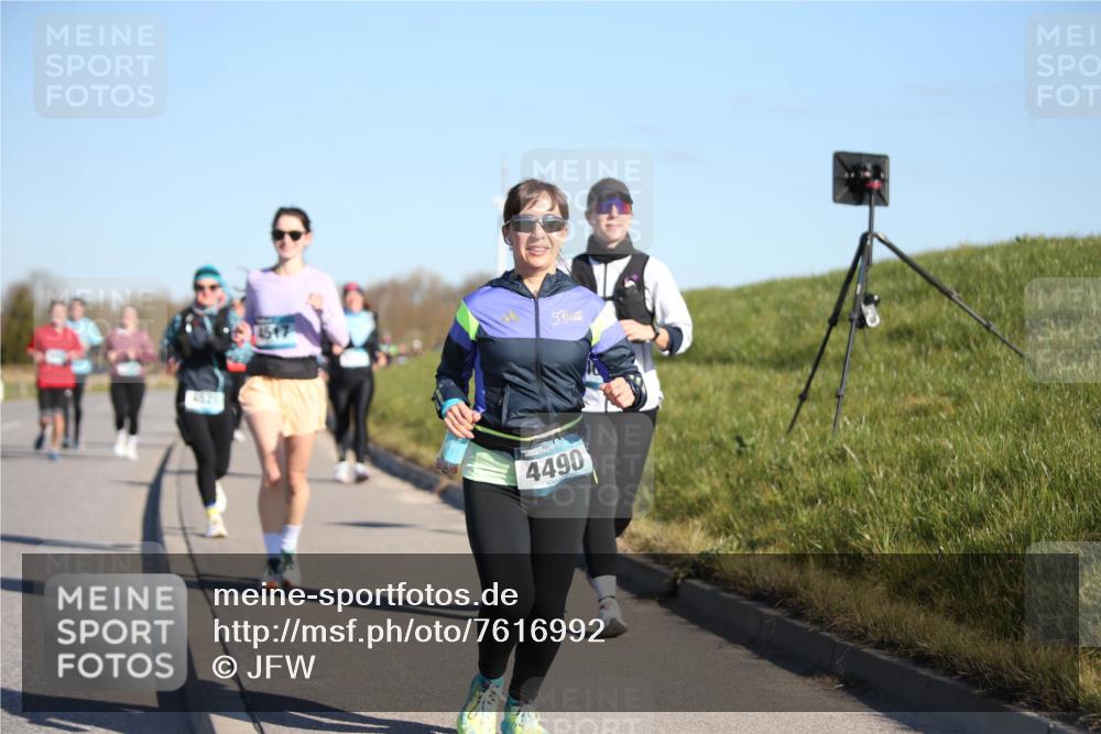 06.04.2025 - 44. Internationalen Wilhelmsburger Insellauf Jannik Wohlers http://msf.ph/oto/7616992 06.04.2025 09:40:27 Laufen 4521, 4547, 4490 meine-sportfotos.de