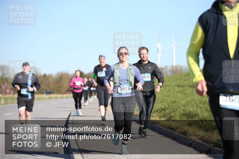 06.04.2025 - 44. Internationalen Wilhelmsburger Insellauf Jannik Wohlers http://msf.ph/oto/7617082 06.04.2025 09:40:56 Laufen 4247, 3914, 4028, 360 meine-sportfotos.de