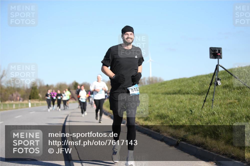 06.04.2025 - 44. Internationalen Wilhelmsburger Insellauf Jannik Wohlers http://msf.ph/oto/7617143 06.04.2025 09:41:14 Laufen 4453 meine-sportfotos.de