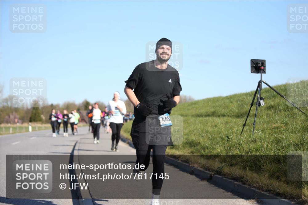 06.04.2025 - 44. Internationalen Wilhelmsburger Insellauf Jannik Wohlers http://msf.ph/oto/7617145 06.04.2025 09:41:14 Laufen 445 meine-sportfotos.de
