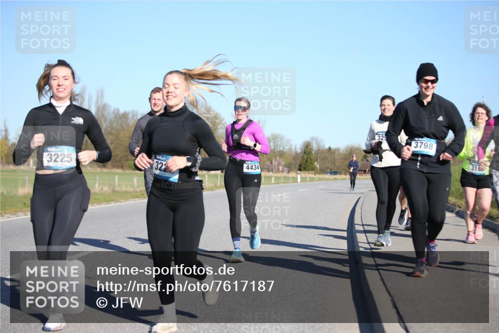 06.04.2025 - 44. Internationalen Wilhelmsburger Insellauf Jannik Wohlers http://msf.ph/oto/7617187 06.04.2025 09:41:29 Laufen 3225, 322, 4434, 325, 3798, 315 meine-sportfotos.de