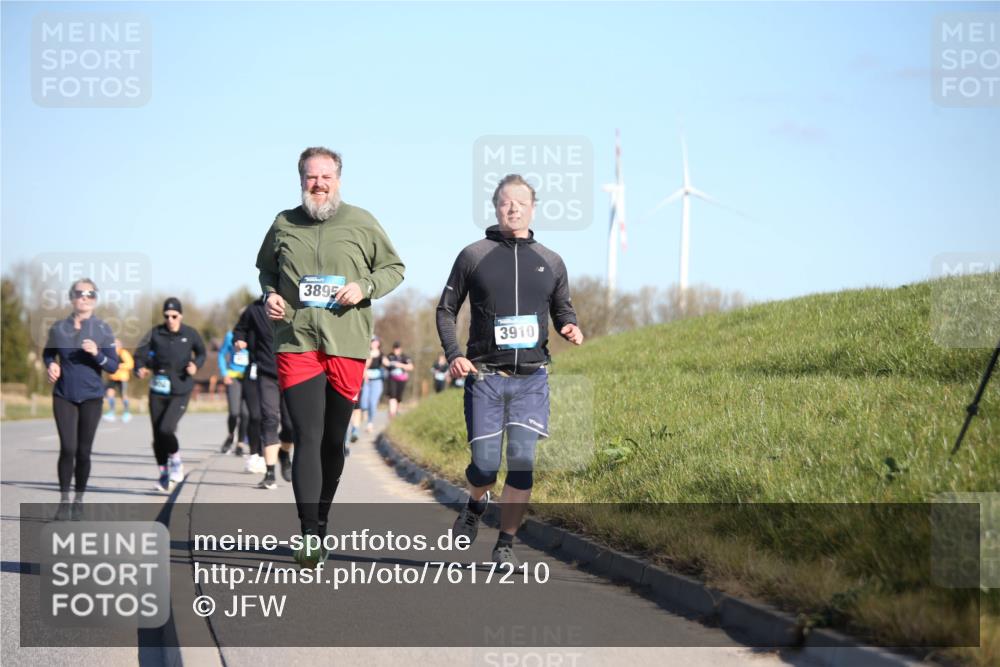 06.04.2025 - 44. Internationalen Wilhelmsburger Insellauf Jannik Wohlers http://msf.ph/oto/7617210 06.04.2025 09:41:38 Laufen 3895, 3910 meine-sportfotos.de