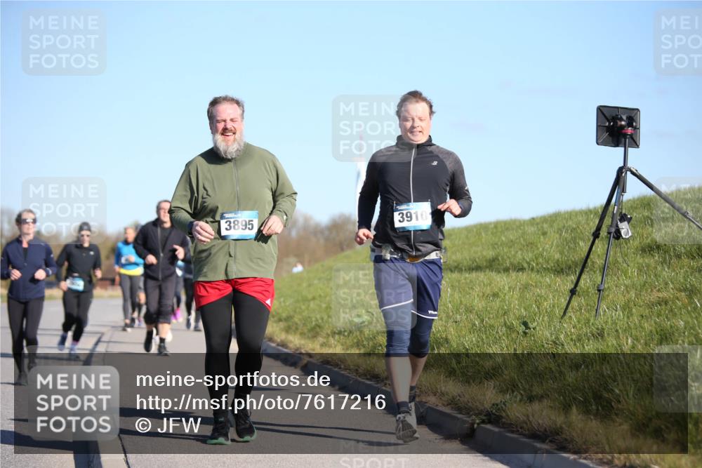 06.04.2025 - 44. Internationalen Wilhelmsburger Insellauf Jannik Wohlers http://msf.ph/oto/7617216 06.04.2025 09:41:40 Laufen 3895, 3910 meine-sportfotos.de