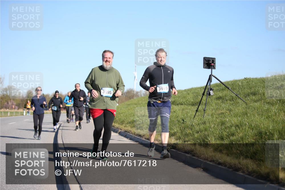 06.04.2025 - 44. Internationalen Wilhelmsburger Insellauf Jannik Wohlers http://msf.ph/oto/7617218 06.04.2025 09:41:40 Laufen 3910, 3895 meine-sportfotos.de