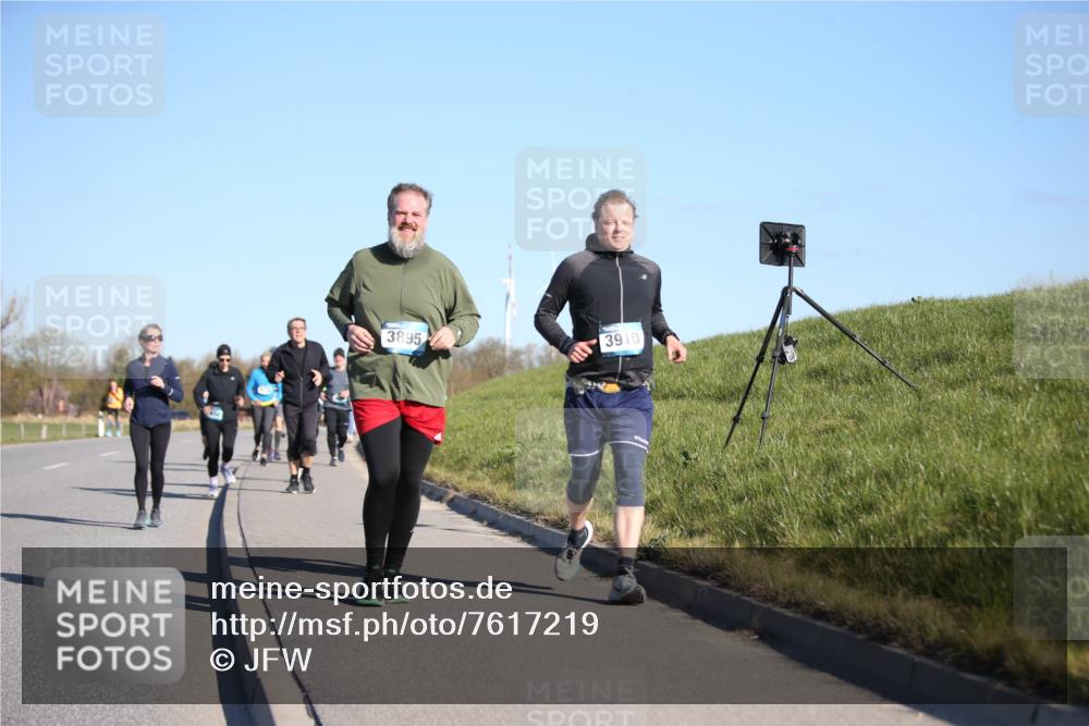 06.04.2025 - 44. Internationalen Wilhelmsburger Insellauf Jannik Wohlers http://msf.ph/oto/7617219 06.04.2025 09:41:40 Laufen 3895, 3910 meine-sportfotos.de