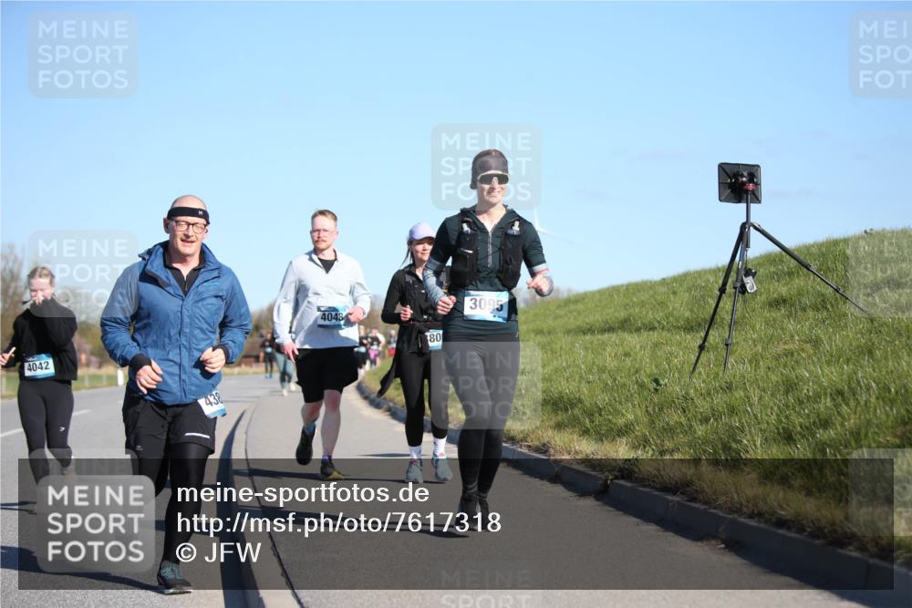 06.04.2025 - 44. Internationalen Wilhelmsburger Insellauf Jannik Wohlers http://msf.ph/oto/7617318 06.04.2025 09:42:12 Laufen 4042, 438, 4043, 80, 3095 meine-sportfotos.de