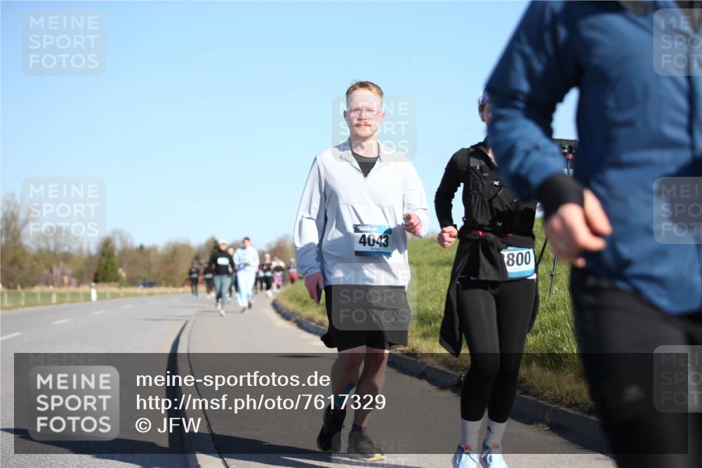 06.04.2025 - 44. Internationalen Wilhelmsburger Insellauf Jannik Wohlers http://msf.ph/oto/7617329 06.04.2025 09:42:14 Laufen 4043, 800 meine-sportfotos.de