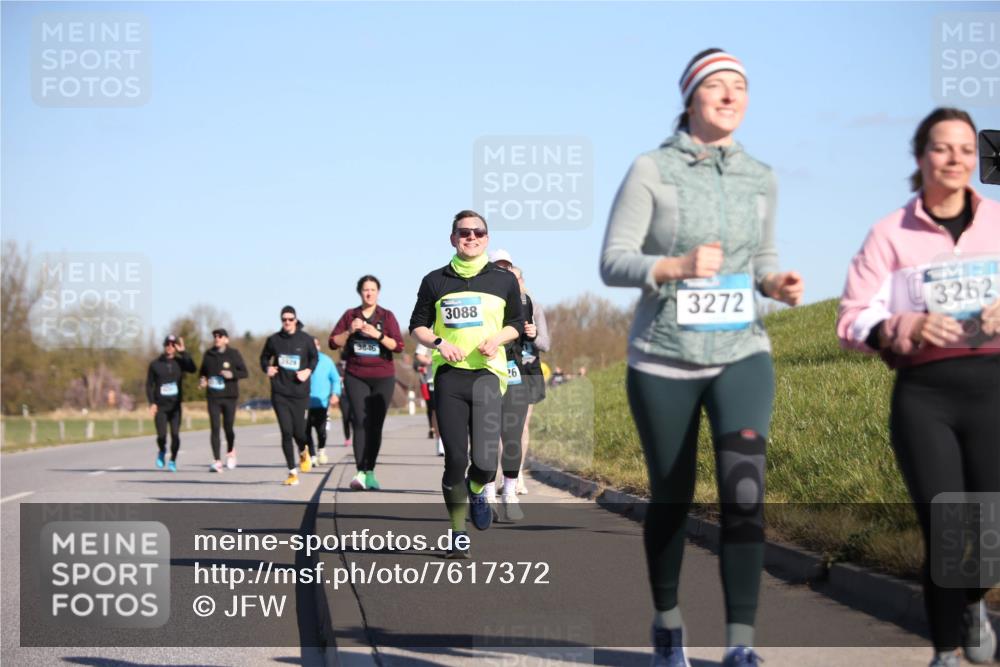 06.04.2025 - 44. Internationalen Wilhelmsburger Insellauf Jannik Wohlers http://msf.ph/oto/7617372 06.04.2025 09:42:30 Laufen 3846, 3088, 26, 3272, 3262, 10 meine-sportfotos.de