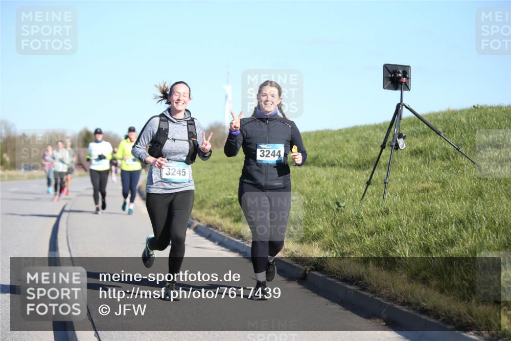 06.04.2025 - 44. Internationalen Wilhelmsburger Insellauf Jannik Wohlers http://msf.ph/oto/7617439 06.04.2025 09:42:49 Laufen 3245, 3244 meine-sportfotos.de