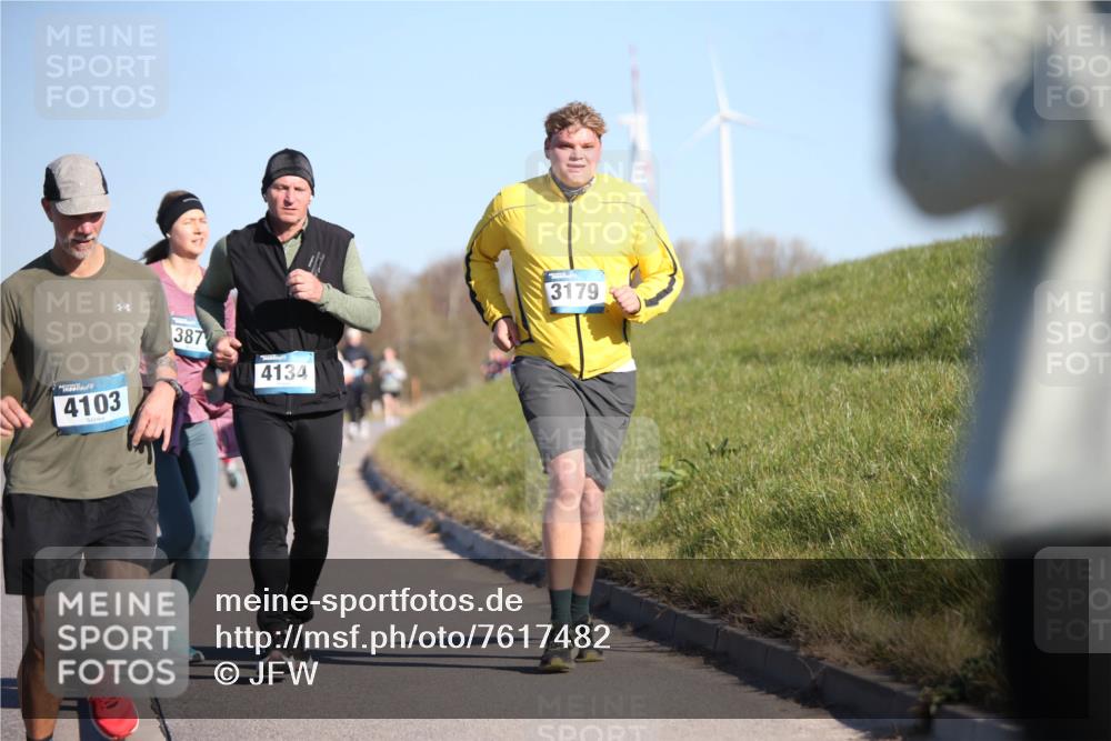 06.04.2025 - 44. Internationalen Wilhelmsburger Insellauf Jannik Wohlers http://msf.ph/oto/7617482 06.04.2025 09:43:02 Laufen 4103, 387, 4134, 3179 meine-sportfotos.de