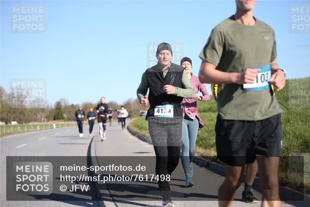 06.04.2025 - 44. Internationalen Wilhelmsburger Insellauf Jannik Wohlers http://msf.ph/oto/7617498 06.04.2025 09:43:06 Laufen 4134, 03 meine-sportfotos.de