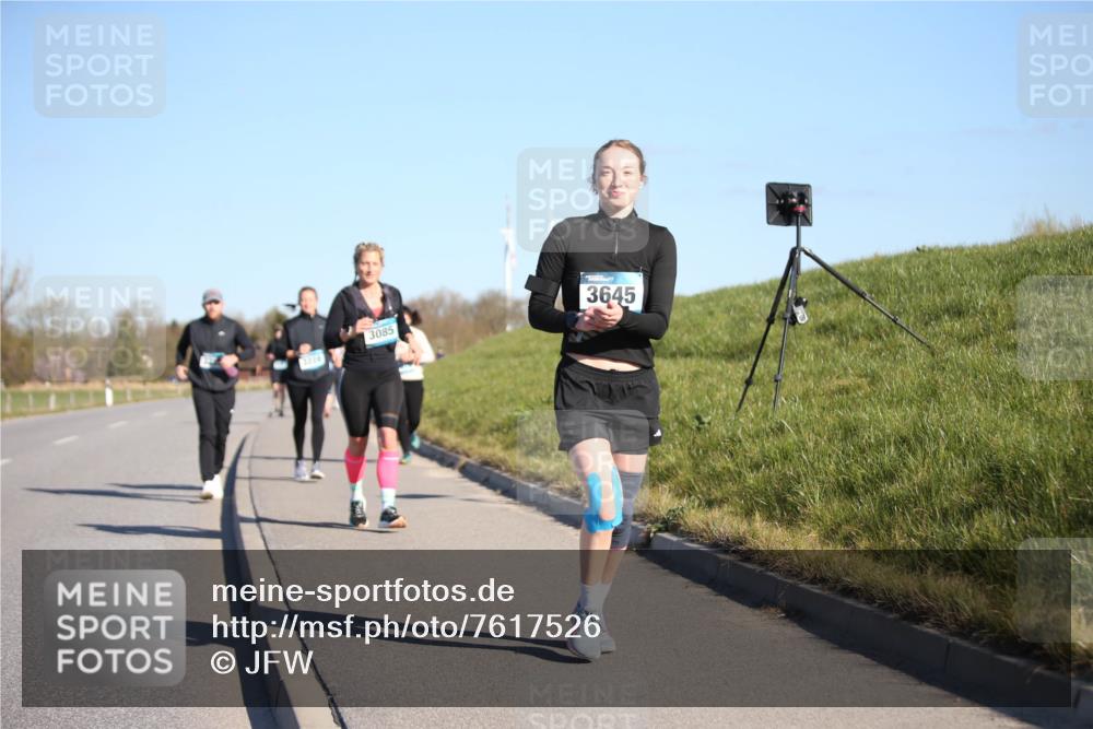 06.04.2025 - 44. Internationalen Wilhelmsburger Insellauf Jannik Wohlers http://msf.ph/oto/7617526 06.04.2025 09:43:12 Laufen 3085, 3645 meine-sportfotos.de