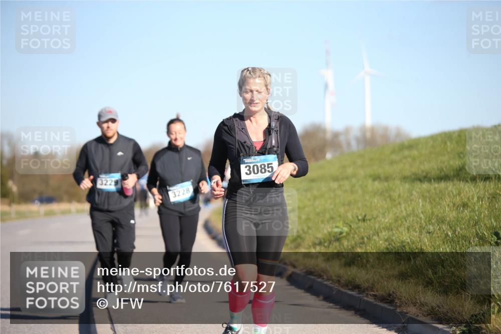 06.04.2025 - 44. Internationalen Wilhelmsburger Insellauf Jannik Wohlers http://msf.ph/oto/7617527 06.04.2025 09:43:13 Laufen 3229, 3228, 3085 meine-sportfotos.de