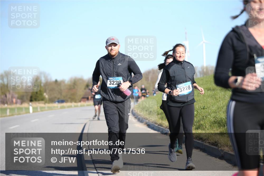 06.04.2025 - 44. Internationalen Wilhelmsburger Insellauf Jannik Wohlers http://msf.ph/oto/7617536 06.04.2025 09:43:15 Laufen 3229, 3228 meine-sportfotos.de