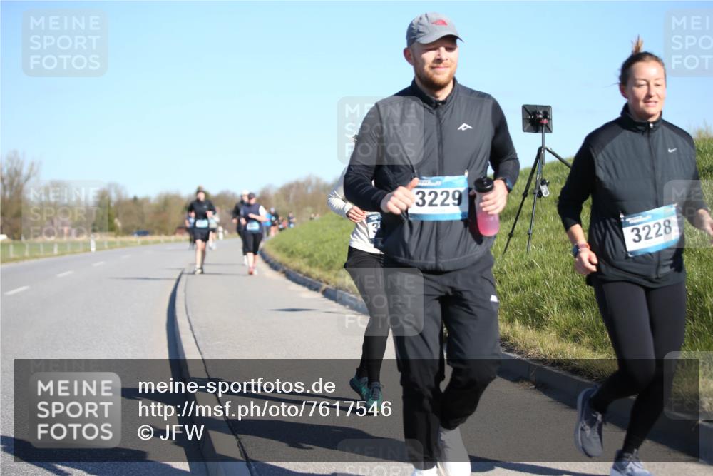 06.04.2025 - 44. Internationalen Wilhelmsburger Insellauf Jannik Wohlers http://msf.ph/oto/7617546 06.04.2025 09:43:18 Laufen 3229, 3228 meine-sportfotos.de