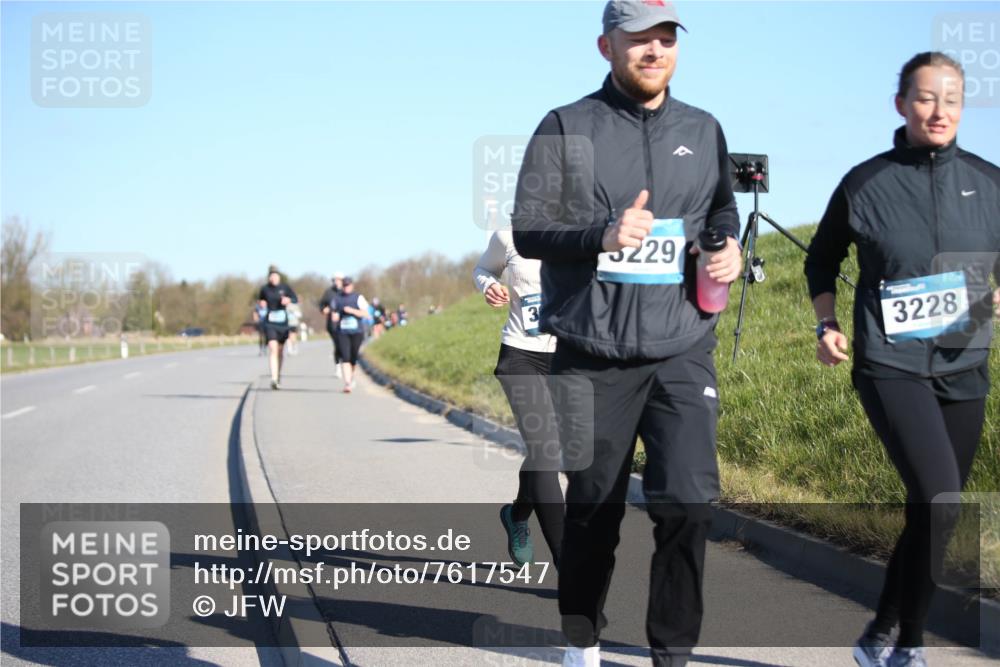 06.04.2025 - 44. Internationalen Wilhelmsburger Insellauf Jannik Wohlers http://msf.ph/oto/7617547 06.04.2025 09:43:18 Laufen 3, 229, 3228 meine-sportfotos.de