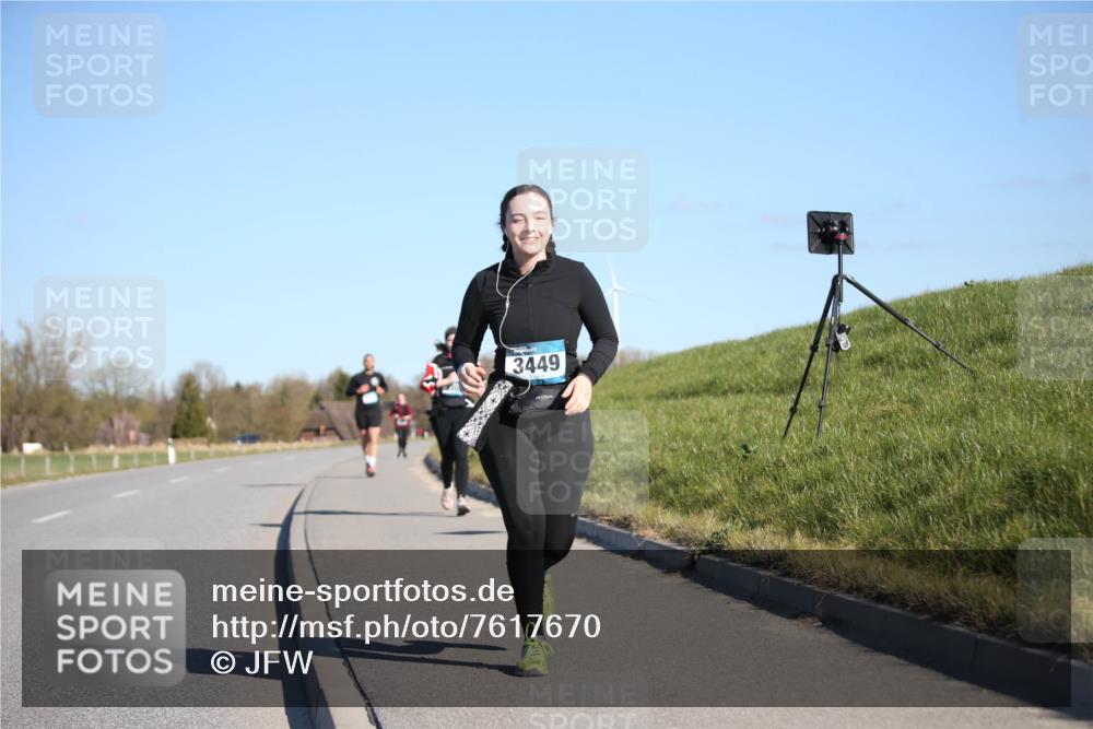 06.04.2025 - 44. Internationalen Wilhelmsburger Insellauf Jannik Wohlers http://msf.ph/oto/7617670 06.04.2025 09:44:05 Laufen 3449 meine-sportfotos.de