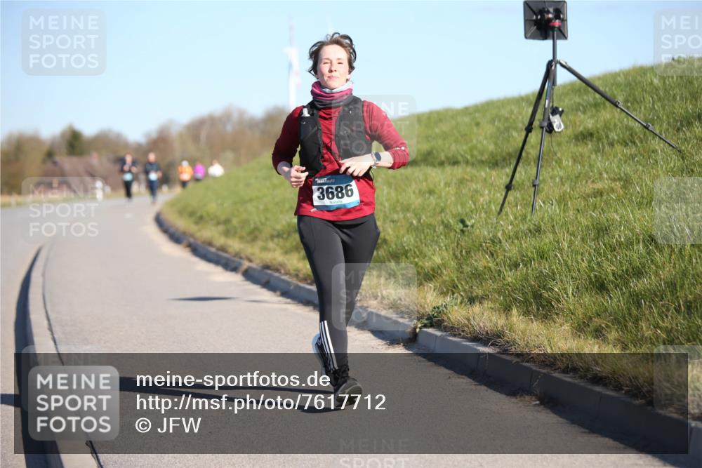 06.04.2025 - 44. Internationalen Wilhelmsburger Insellauf Jannik Wohlers http://msf.ph/oto/7617712 06.04.2025 09:44:23 Laufen 3686 meine-sportfotos.de