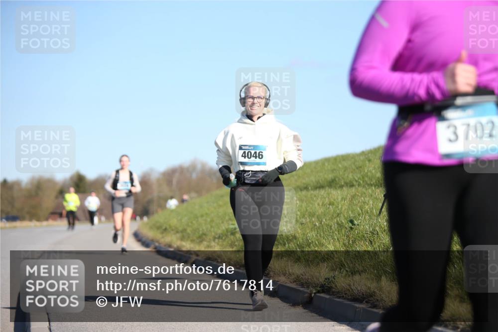 06.04.2025 - 44. Internationalen Wilhelmsburger Insellauf Jannik Wohlers http://msf.ph/oto/7617814 06.04.2025 09:45:06 Laufen 3702, 4046 meine-sportfotos.de
