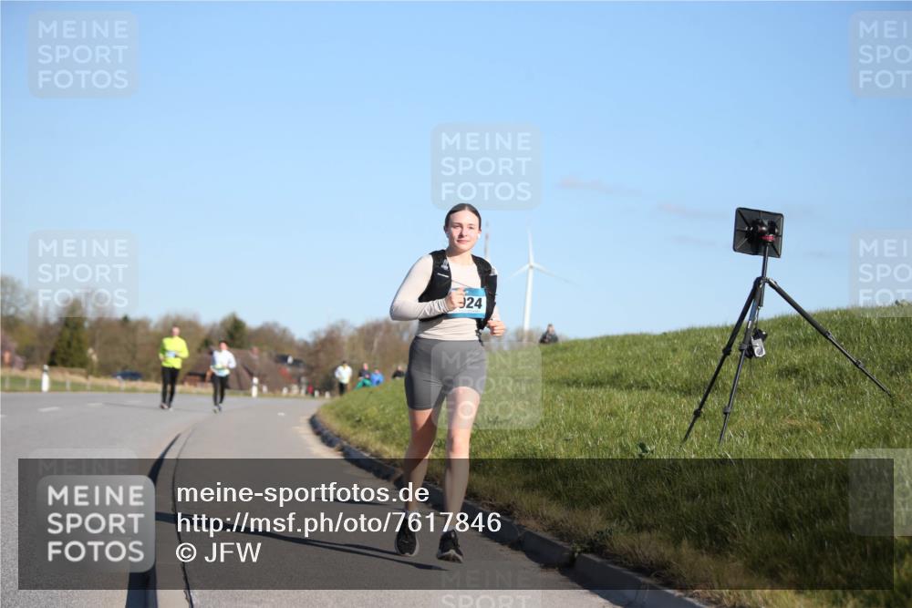 06.04.2025 - 44. Internationalen Wilhelmsburger Insellauf Jannik Wohlers http://msf.ph/oto/7617846 06.04.2025 09:45:11 Laufen 924 meine-sportfotos.de