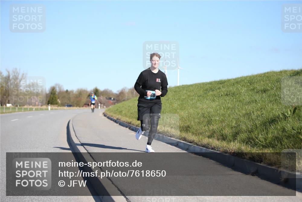 06.04.2025 - 44. Internationalen Wilhelmsburger Insellauf Jannik Wohlers http://msf.ph/oto/7618650 06.04.2025 09:49:40 Laufen 58 meine-sportfotos.de