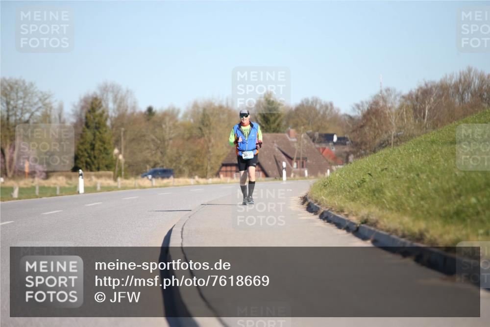 06.04.2025 - 44. Internationalen Wilhelmsburger Insellauf Jannik Wohlers http://msf.ph/oto/7618669 06.04.2025 09:49:44 Laufen 303 meine-sportfotos.de