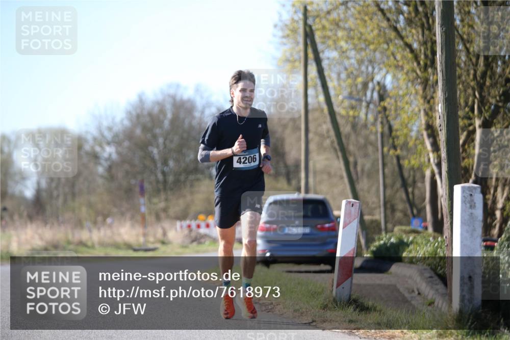 06.04.2025 - 44. Internationalen Wilhelmsburger Insellauf Jannik Wohlers http://msf.ph/oto/7618973 06.04.2025 09:59:42 Laufen 4206 meine-sportfotos.de