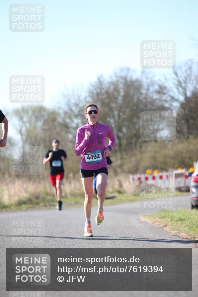 06.04.2025 - 44. Internationalen Wilhelmsburger Insellauf Jannik Wohlers http://msf.ph/oto/7619394 06.04.2025 10:02:02 Laufen 4492 meine-sportfotos.de