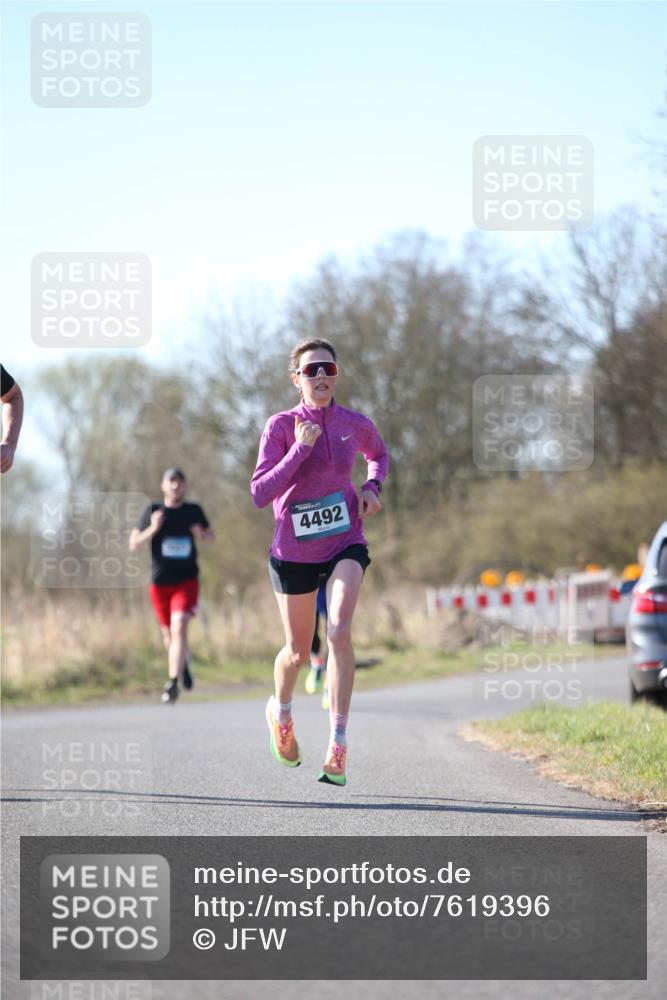 06.04.2025 - 44. Internationalen Wilhelmsburger Insellauf Jannik Wohlers http://msf.ph/oto/7619396 06.04.2025 10:02:02 Laufen 4492 meine-sportfotos.de