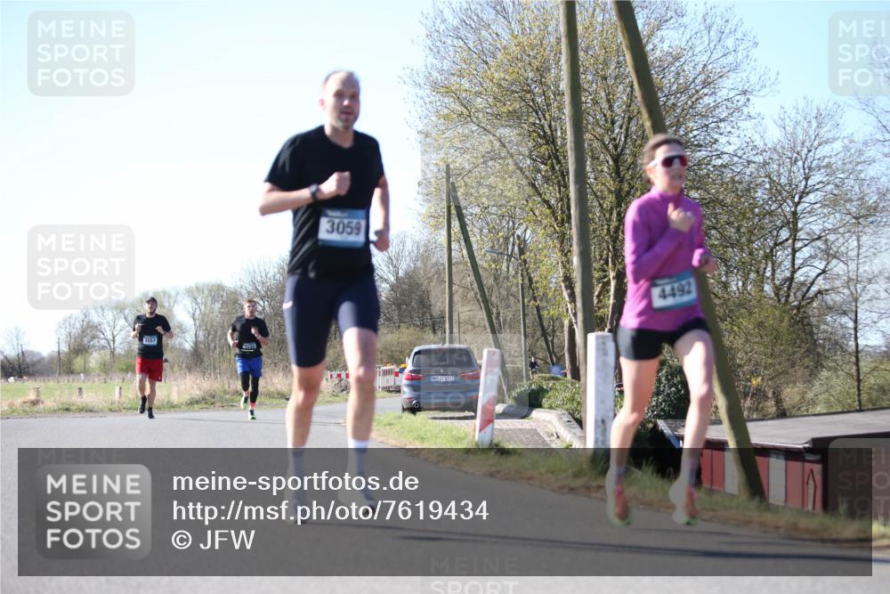 06.04.2025 - 44. Internationalen Wilhelmsburger Insellauf Jannik Wohlers http://msf.ph/oto/7619434 06.04.2025 10:02:05 Laufen 3557, 2599, 3059, 31, 4321, 4492 meine-sportfotos.de
