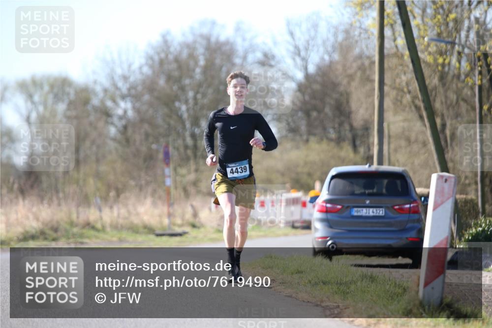 06.04.2025 - 44. Internationalen Wilhelmsburger Insellauf Jannik Wohlers http://msf.ph/oto/7619490 06.04.2025 10:02:31 Laufen 4439, 31, 4321 meine-sportfotos.de