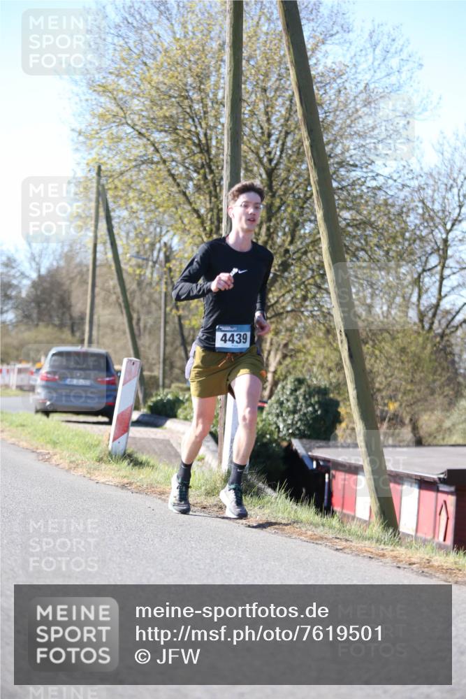 06.04.2025 - 44. Internationalen Wilhelmsburger Insellauf Jannik Wohlers http://msf.ph/oto/7619501 06.04.2025 10:02:34 Laufen 4439 meine-sportfotos.de