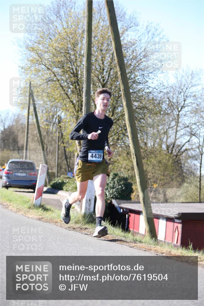 06.04.2025 - 44. Internationalen Wilhelmsburger Insellauf Jannik Wohlers http://msf.ph/oto/7619504 06.04.2025 10:02:35 Laufen 4439 meine-sportfotos.de