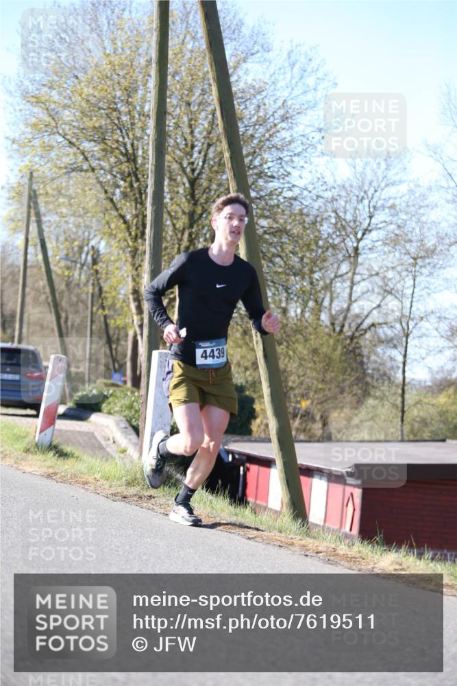 06.04.2025 - 44. Internationalen Wilhelmsburger Insellauf Jannik Wohlers http://msf.ph/oto/7619511 06.04.2025 10:02:35 Laufen 4439 meine-sportfotos.de