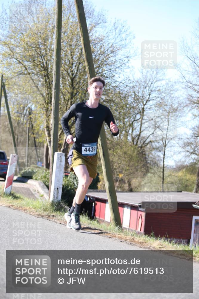 06.04.2025 - 44. Internationalen Wilhelmsburger Insellauf Jannik Wohlers http://msf.ph/oto/7619513 06.04.2025 10:02:35 Laufen 4439 meine-sportfotos.de