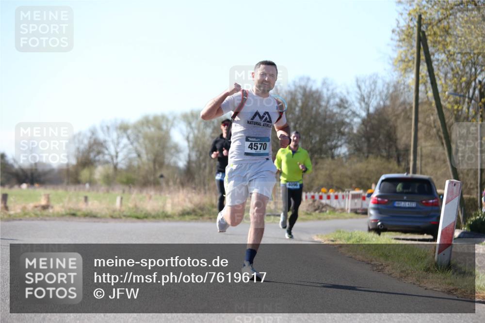 06.04.2025 - 44. Internationalen Wilhelmsburger Insellauf Jannik Wohlers http://msf.ph/oto/7619617 06.04.2025 10:03:33 Laufen 4570, 4096, 6921 meine-sportfotos.de