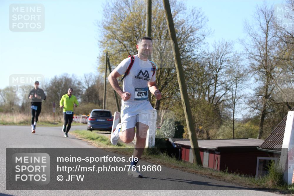 06.04.2025 - 44. Internationalen Wilhelmsburger Insellauf Jannik Wohlers http://msf.ph/oto/7619660 06.04.2025 10:03:34 Laufen 4570 meine-sportfotos.de