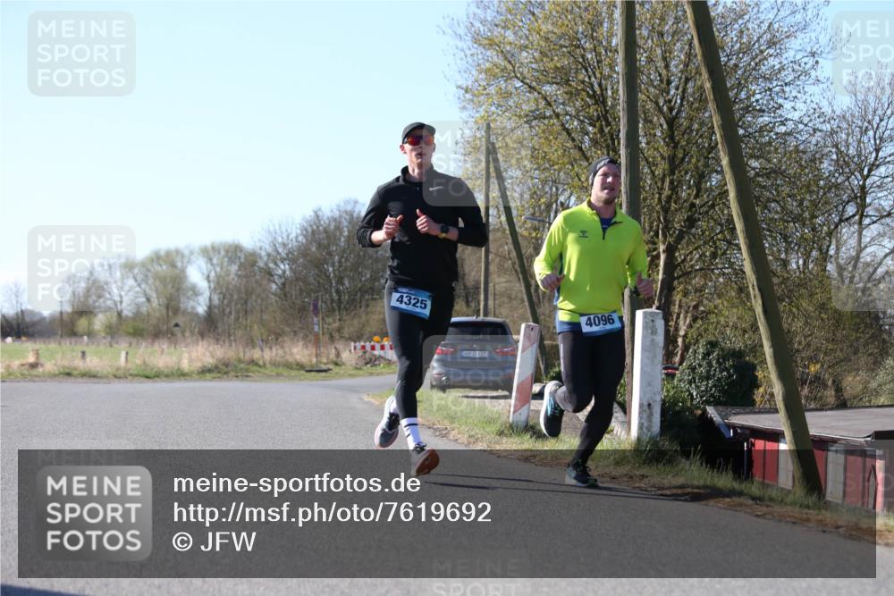 06.04.2025 - 44. Internationalen Wilhelmsburger Insellauf Jannik Wohlers http://msf.ph/oto/7619692 06.04.2025 10:03:37 Laufen 4325, 4323, 4096 meine-sportfotos.de