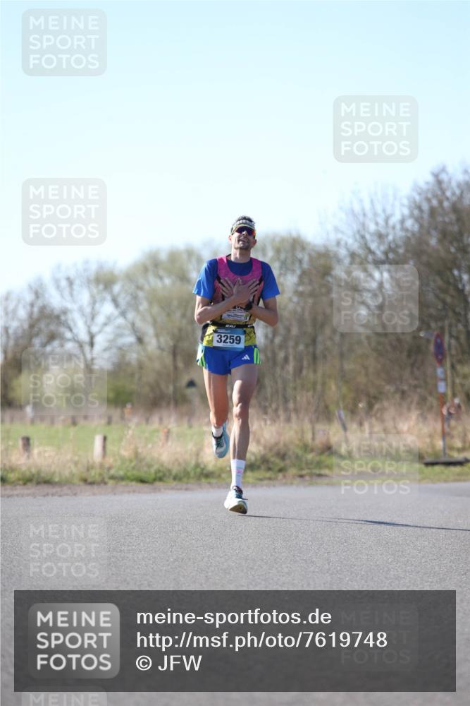 06.04.2025 - 44. Internationalen Wilhelmsburger Insellauf Jannik Wohlers http://msf.ph/oto/7619748 06.04.2025 10:04:01 Laufen 3259 meine-sportfotos.de