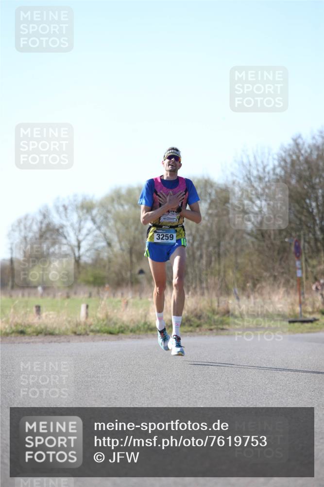 06.04.2025 - 44. Internationalen Wilhelmsburger Insellauf Jannik Wohlers http://msf.ph/oto/7619753 06.04.2025 10:04:02 Laufen 3259 meine-sportfotos.de