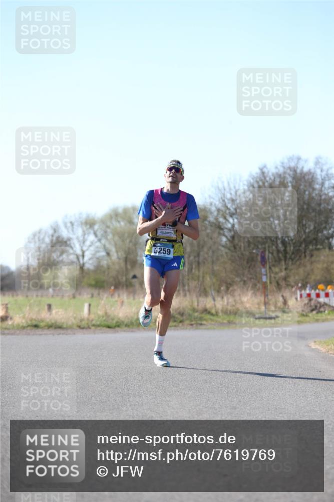 06.04.2025 - 44. Internationalen Wilhelmsburger Insellauf Jannik Wohlers http://msf.ph/oto/7619769 06.04.2025 10:04:03 Laufen 259 meine-sportfotos.de