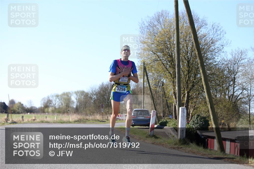 06.04.2025 - 44. Internationalen Wilhelmsburger Insellauf Jannik Wohlers http://msf.ph/oto/7619792 06.04.2025 10:04:05 Laufen 3259 meine-sportfotos.de